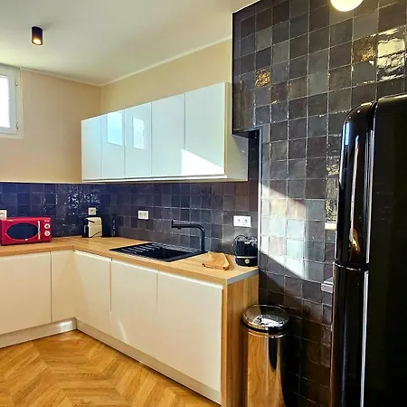 Beautiful Center Of Apartment *