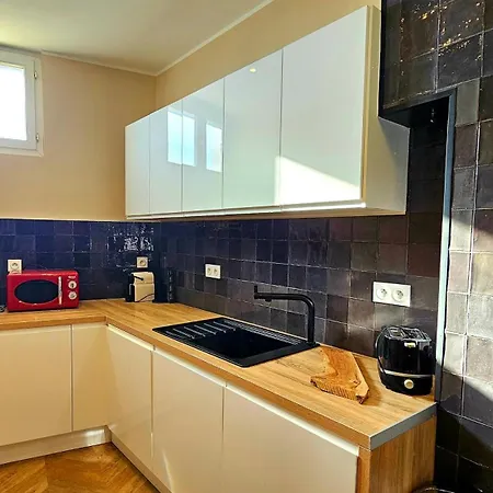 Beautiful Center Of Apartment *